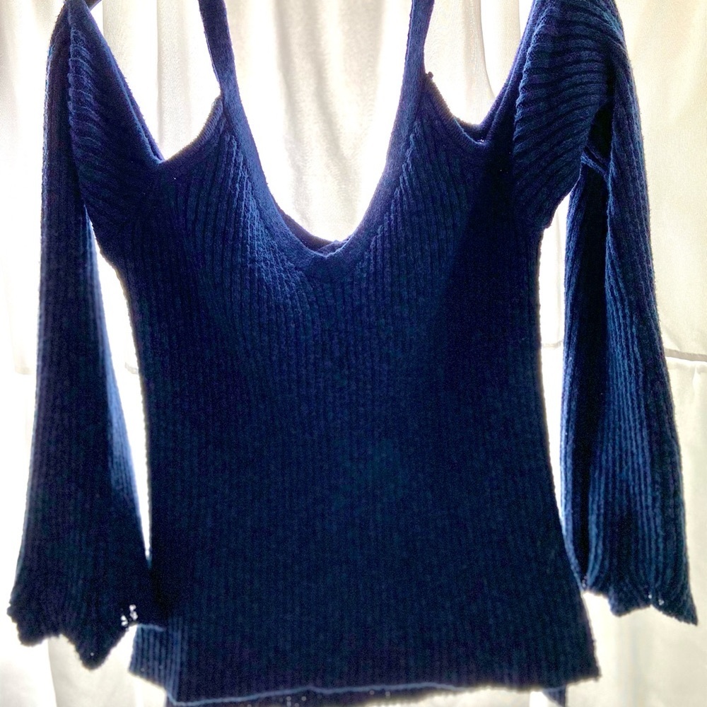 Size L Aeropostale cold shoulder sweater